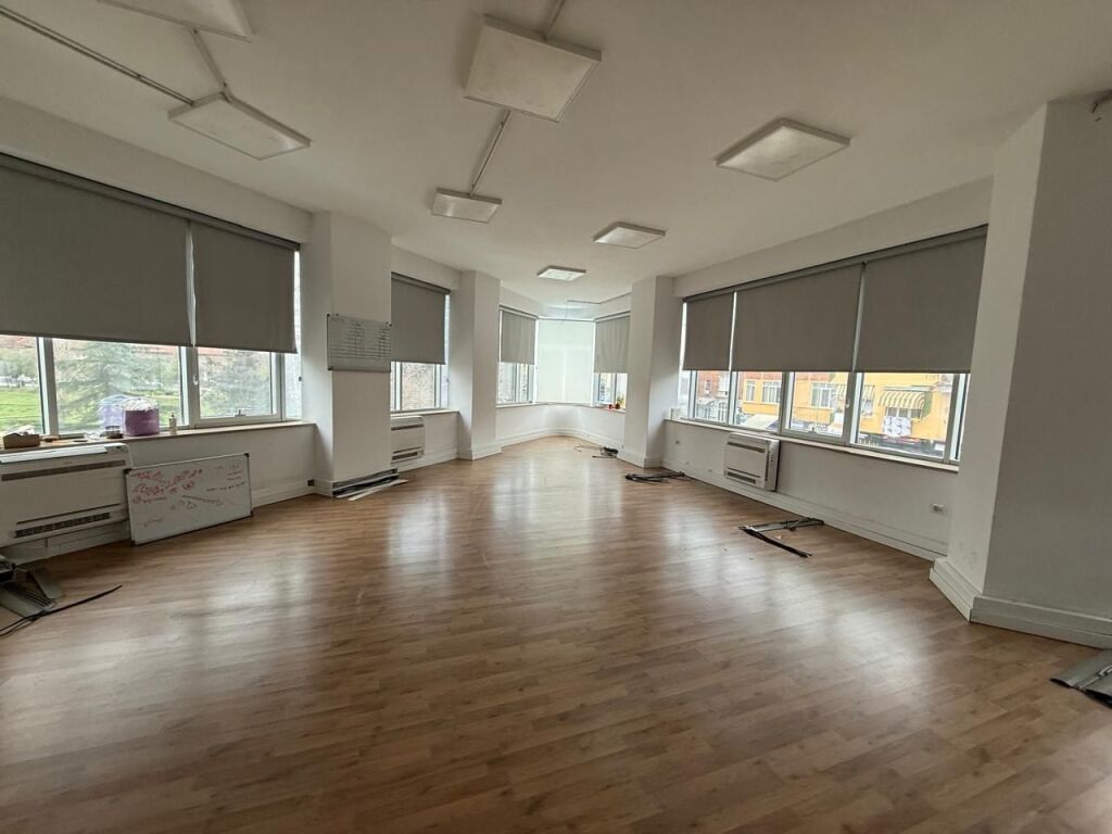 KOMUNA PARISIT_AMBJENT BIZNESI ME QIRA