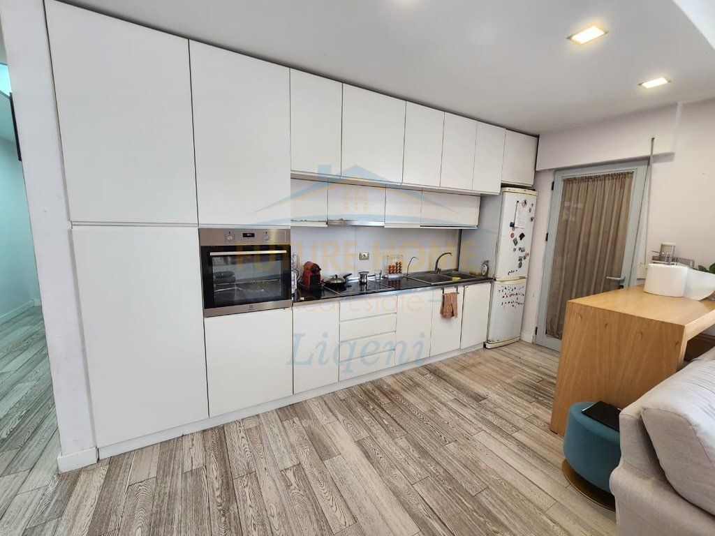 Shitet apartament 3+1+post parkimi , Liqeni i thate 138m2