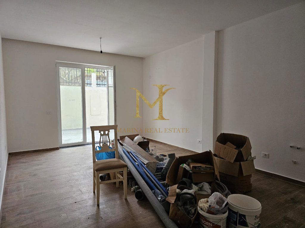 IN VENDITA APPARTAMENTO 1+1+ CORTILE PRESSO OSPEDALE REGIONALE DURRES!