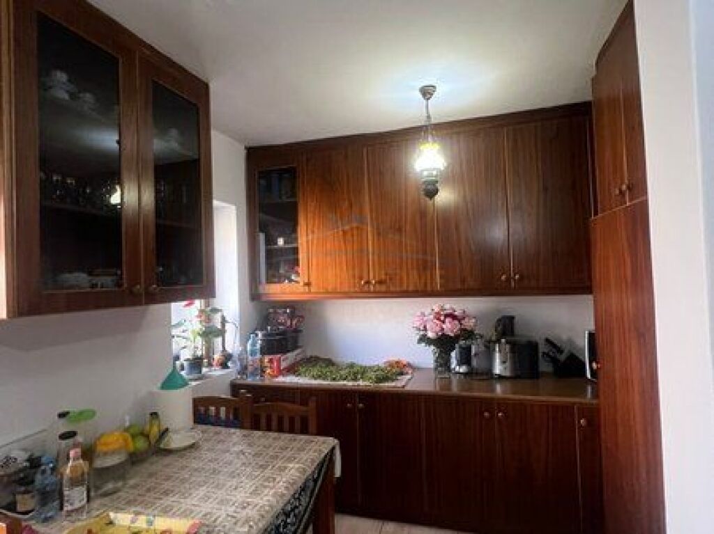 For sale, Apartment 3+1, Karl Gega Street, Tirana