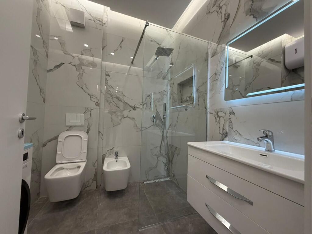 Apartament 1+1+Parking per qira tek Zogu i Zi.