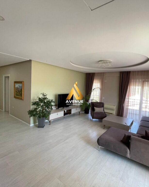 JEPET ME QERA APARTAMENT 3+1+2, LIQENI I THATË, TIRANË