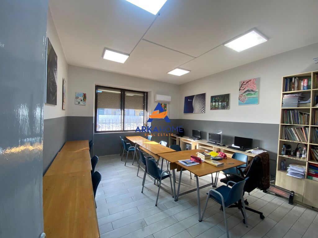 LOCALE COMMERCIALE IN AFFITTO "VICINO LSI, BLLOK" 85.000 LEKE