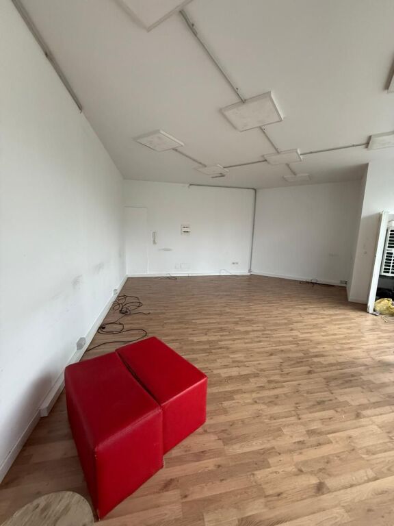 KOMUNA PARISIT_AMBJENT BIZNESI ME QIRA