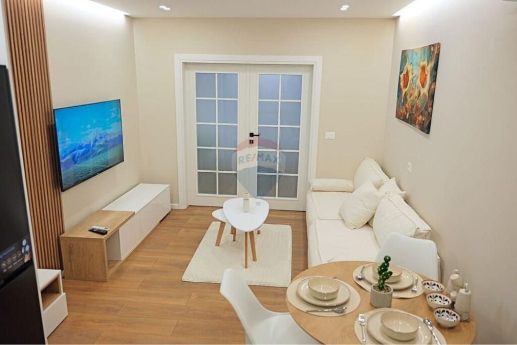 Apartment - For Rent - Artistic Lyceum, Tirana