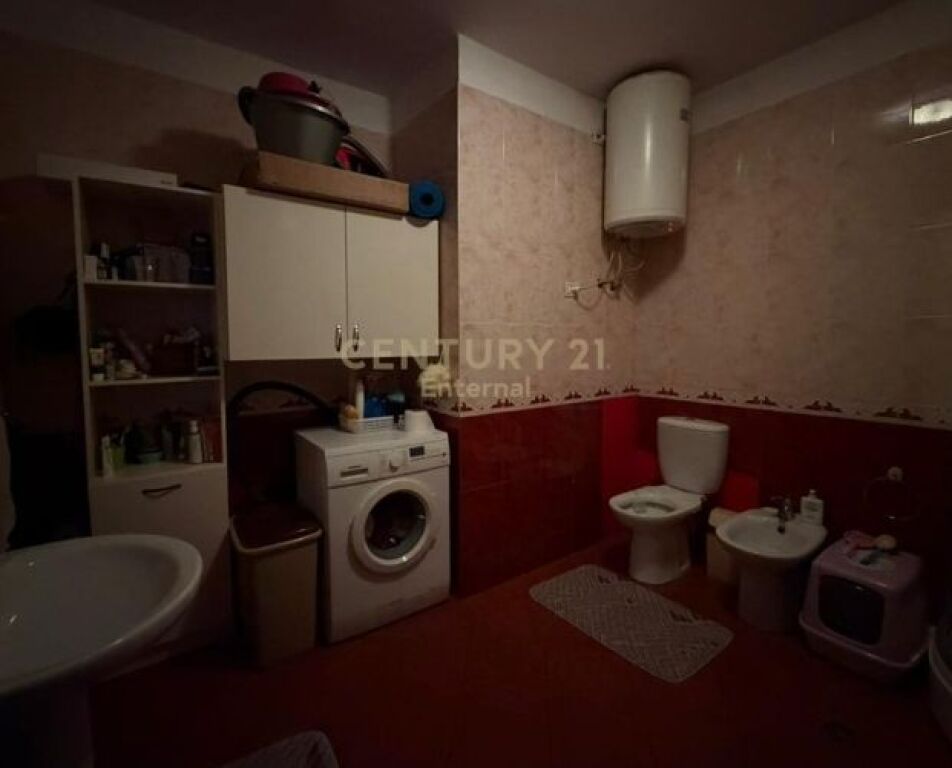 Shitet apartament 3+1+2- hapësirë familjare - Pamja 6