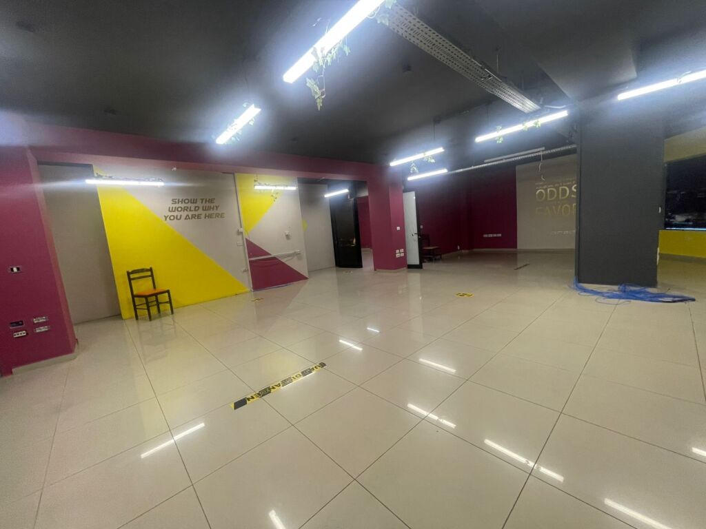 🏢Dibra Street, Halili Complex, business premises for rent with an area of 220m2 empty 2,500Euro (Gross)