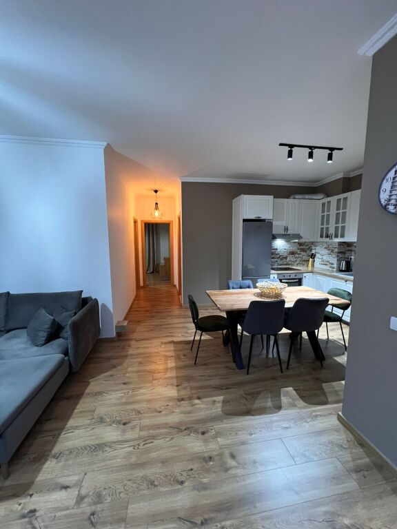 Jepet me Qira Apartament Luksoz 2+1 – Kopshti Botanik !