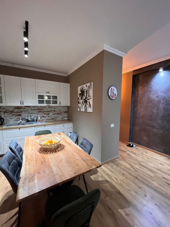 Jepet me Qira Apartament Luksoz 2+1 – Kopshti Botanik !