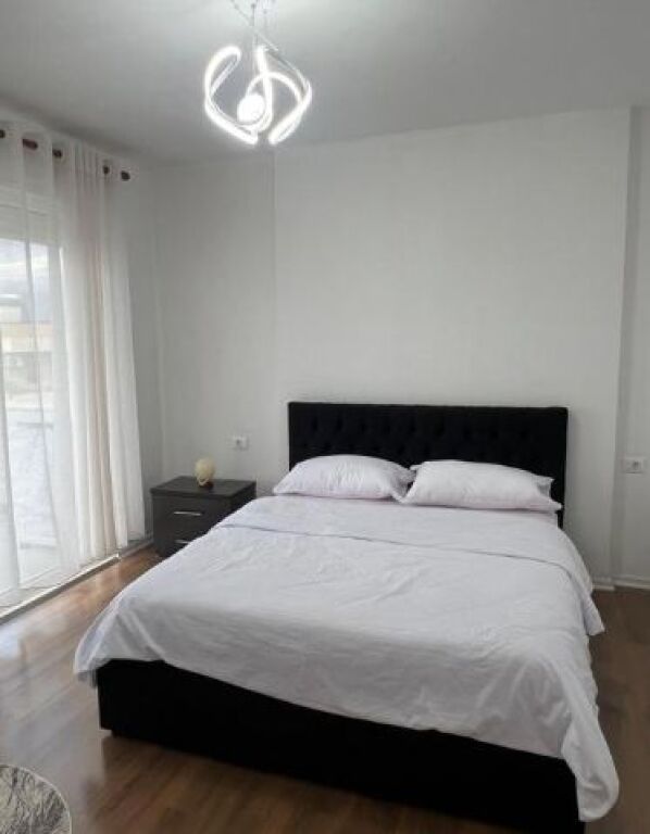 Apartament 2+1 me qera– me verandë dhe vendndodhje strategjike
