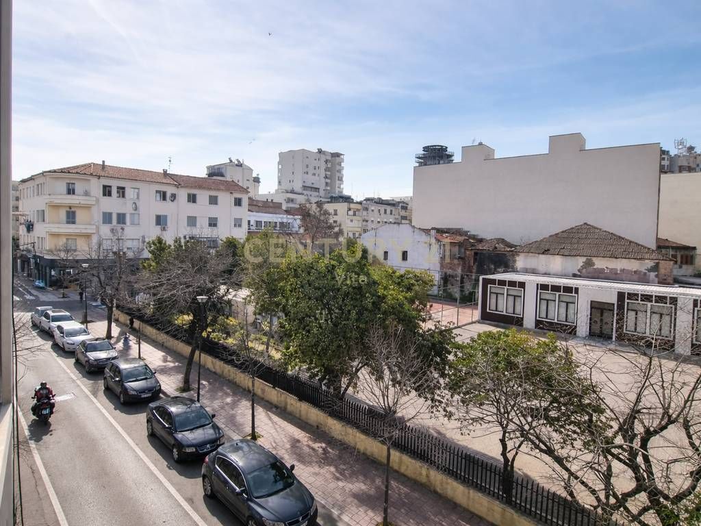 Ambient Zyre në Qendër të Durrësit !
