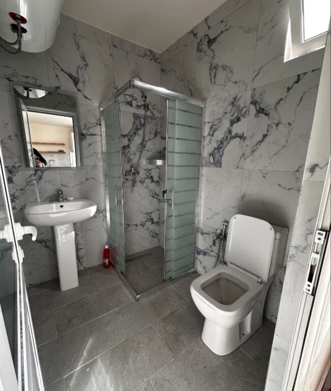 APARTAMENT ME QERA 1+1 21 DHJETORI 55.000 LEKE FH-65580