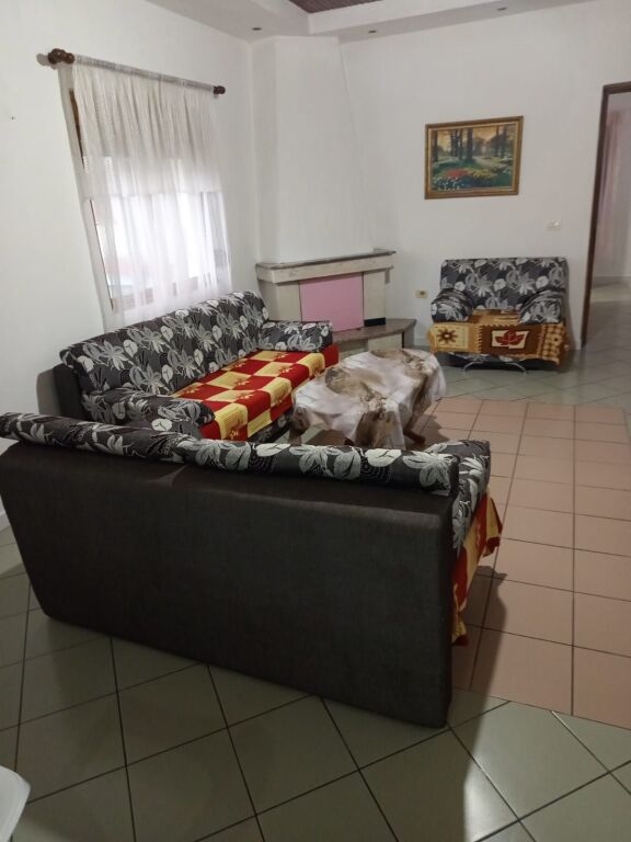 APARTAMENT 1+1. 28000 LEKE.PAS SPITALIT AMERIKAN 2