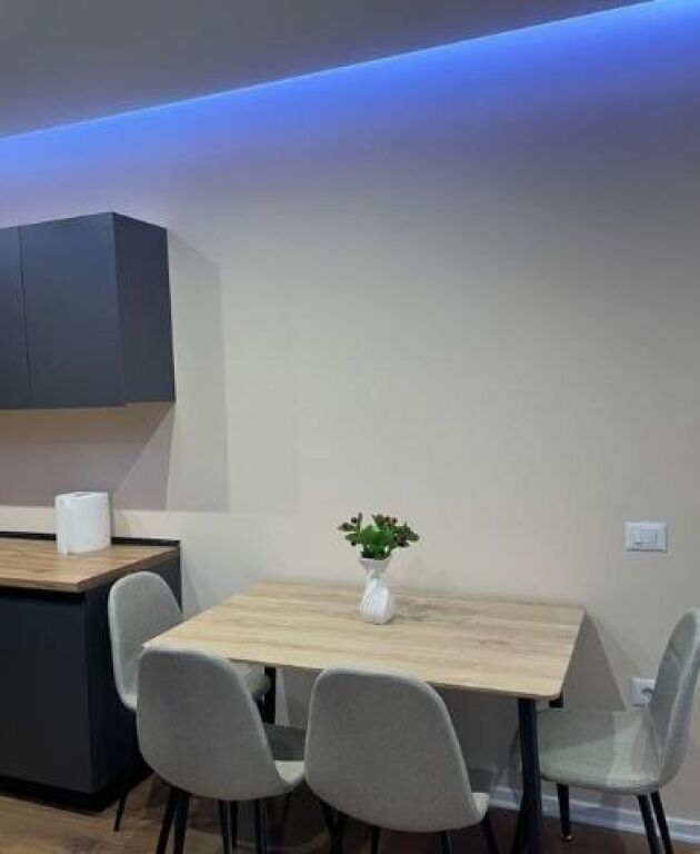 Apartament 2+1 me qera– me verandë dhe vendndodhje strategjike
