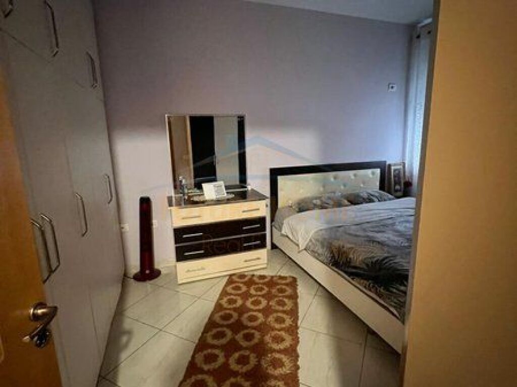 Shitet, Apartament 2+1+2+Post Parkimi, Unaza e Re, Tiranë