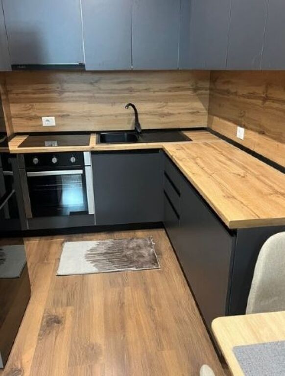 Apartament 2+1 me qera– me verandë dhe vendndodhje strategjike