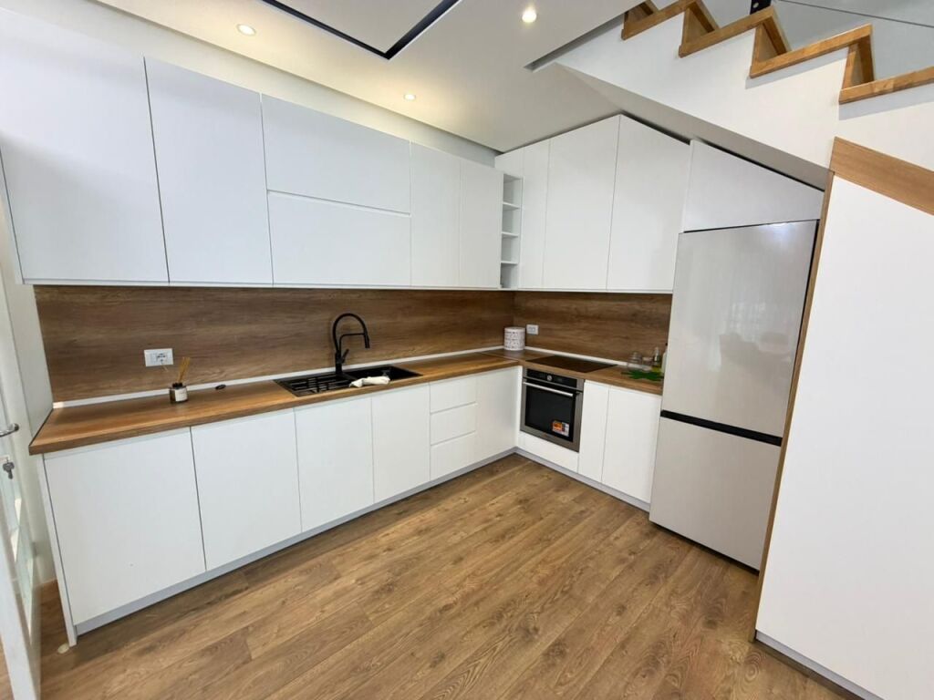 🏡 Vile me Qera 📍 Rruga Dalip Topi, Kodra e Priftit💰 Çmimi: 900 € / muaj