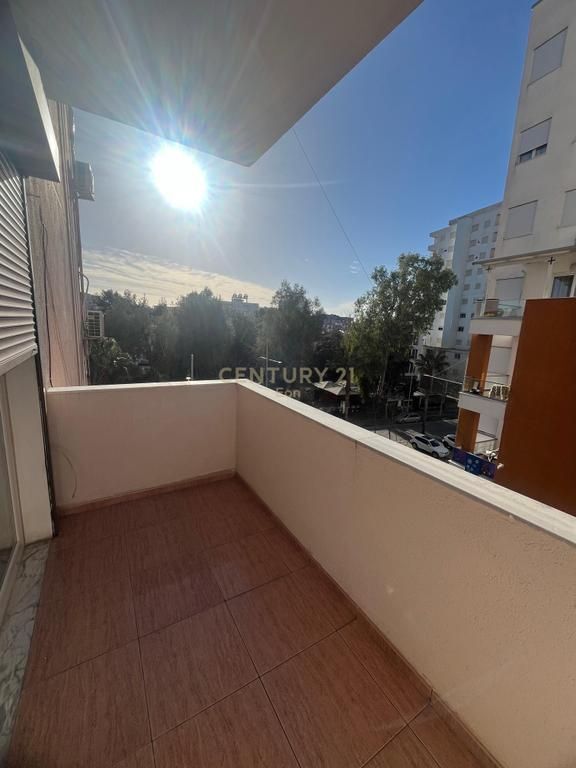 Appartamento 2+2 In Affitto sulla Spiaggia, Durrës !