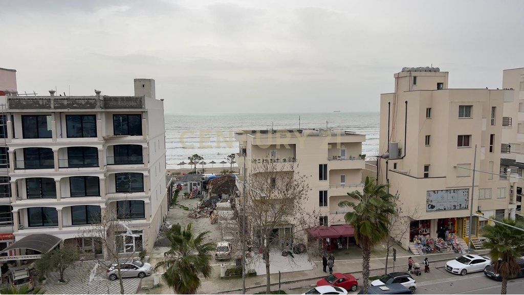Apartament 2+1+2T me Dy Ballkone me pamje nga deti për shitje në Plazh, Durrës.