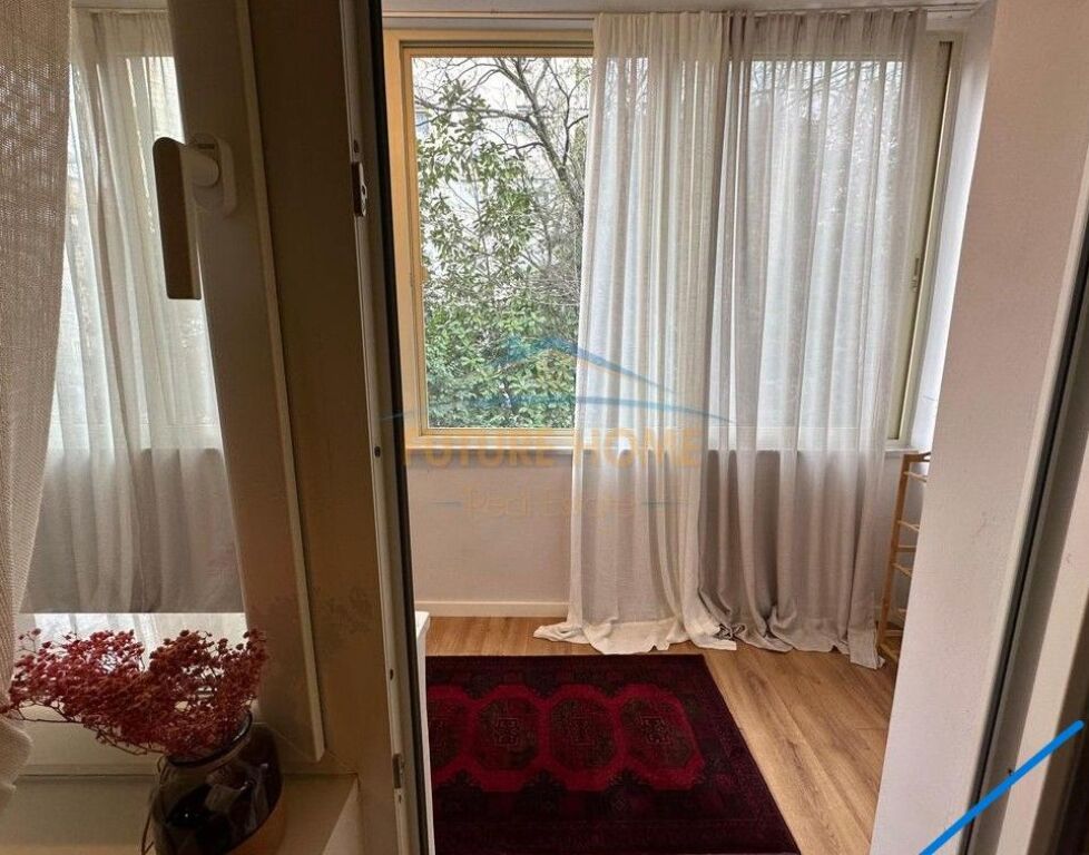 Rent, Apartment 1+1 Petro Nini High School.
