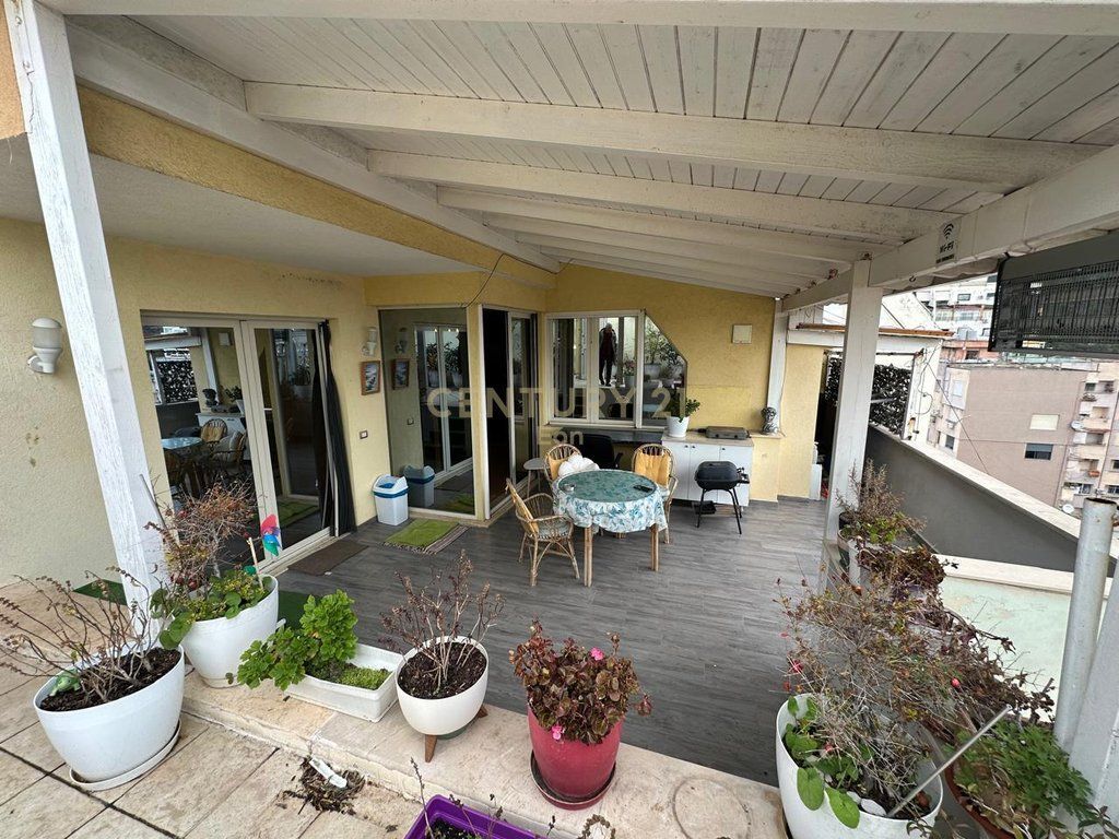 AFFITTIAMO APPARTAMENTO 3+1+2 CON VISTA MARE A VOLLGA DURRES !