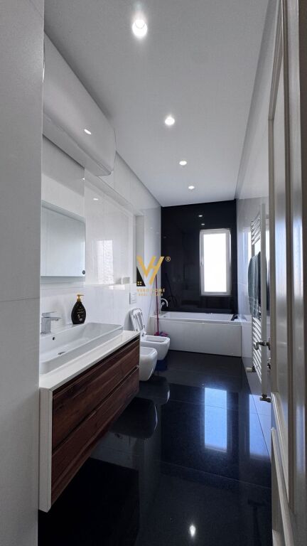 JEPET APARTAMENT 2+1+2+BLK TE KOPSHTI BOTANIK 1.800 EURO