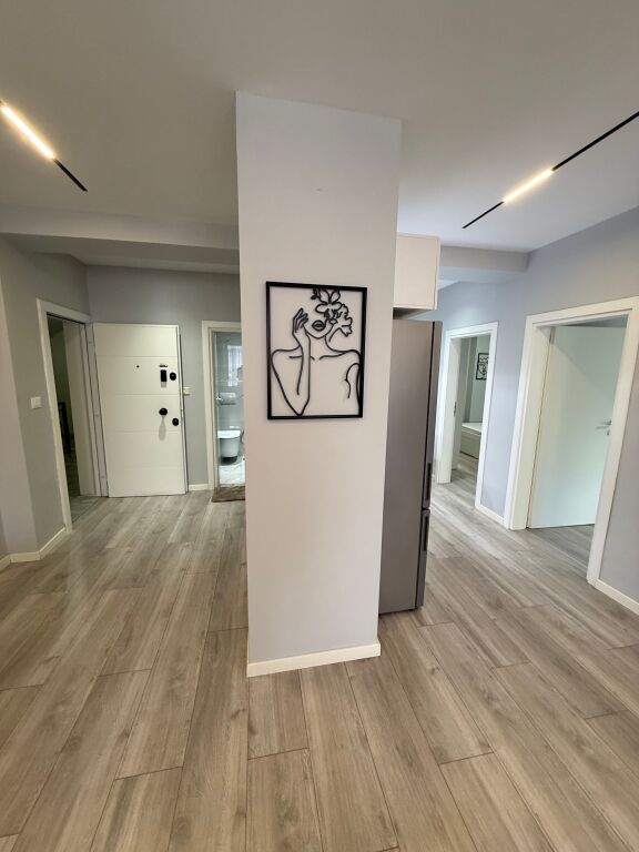 Okazionn!! Shitet apartament luksoz 2+1 tek 21 dhjetori (90m neto) 269,000 euro