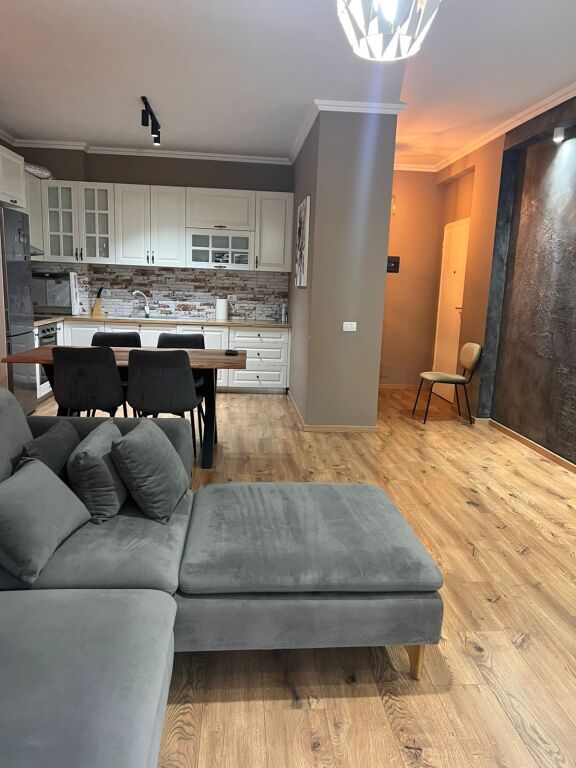 Jepet me Qira Apartament Luksoz 2+1 – Kopshti Botanik !