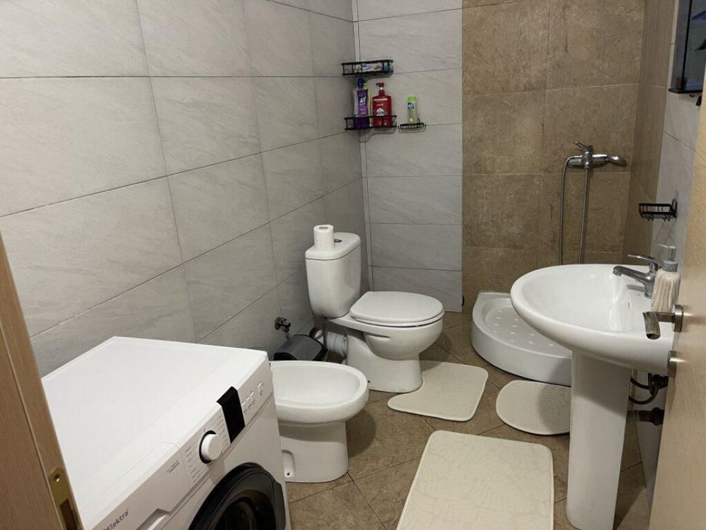 APARTAMENT 2+1 PER QERA TEK RRETHI ASTIR