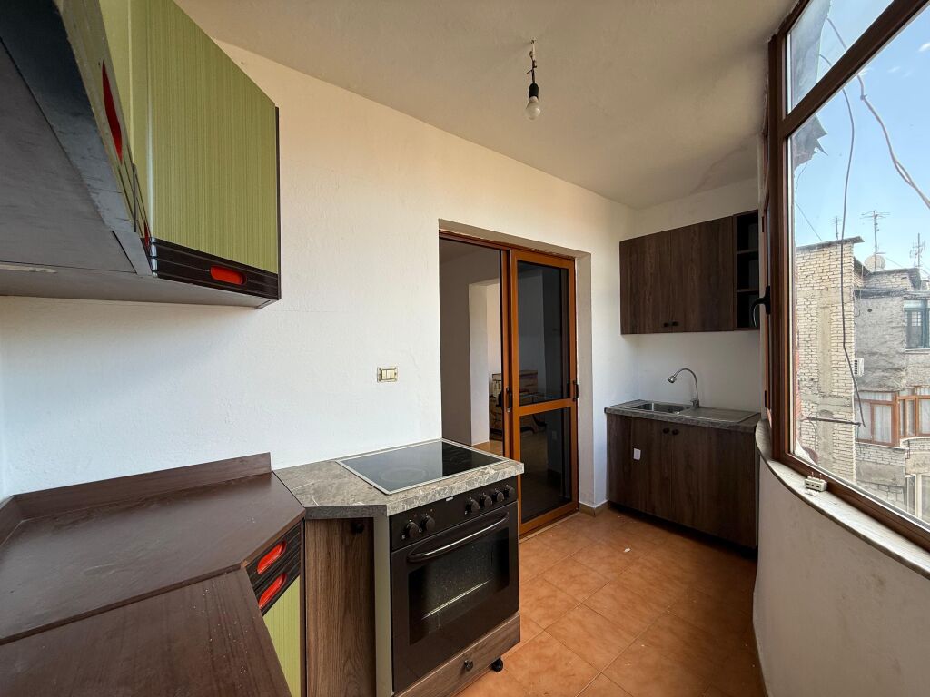 🏡 QERA 1+1 – Rruga Bardhyl (Oslo) | Ideal për Banim ose Zyra