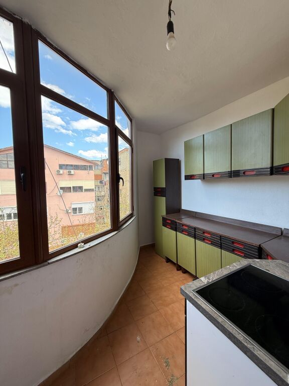 🏡 QERA 1+1 – Rruga Bardhyl (Oslo) | Ideal për Banim ose Zyra