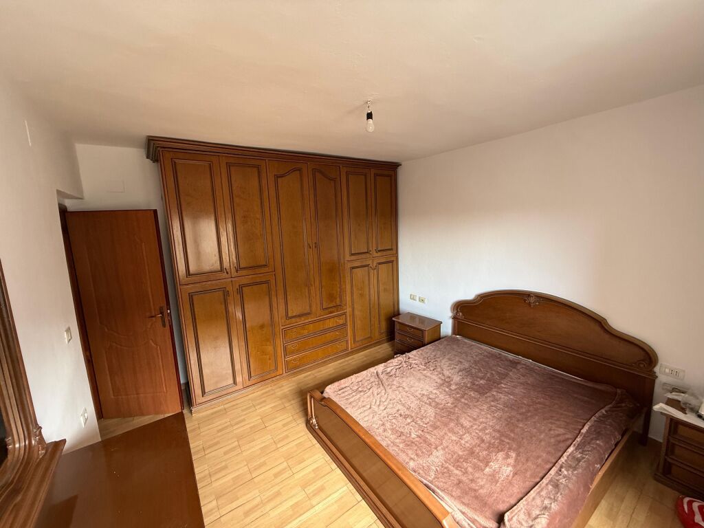 🏡 QERA 1+1 – Rruga Bardhyl (Oslo) | Ideal për Banim ose Zyra