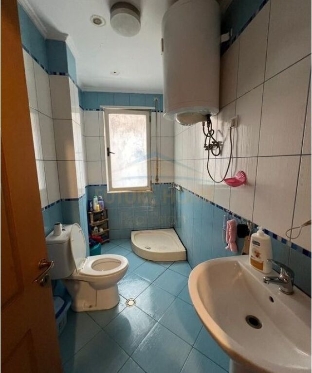 Shitet, Apartament 2+1+2+Post Parkimi, Unaza e Re, Tiranë
