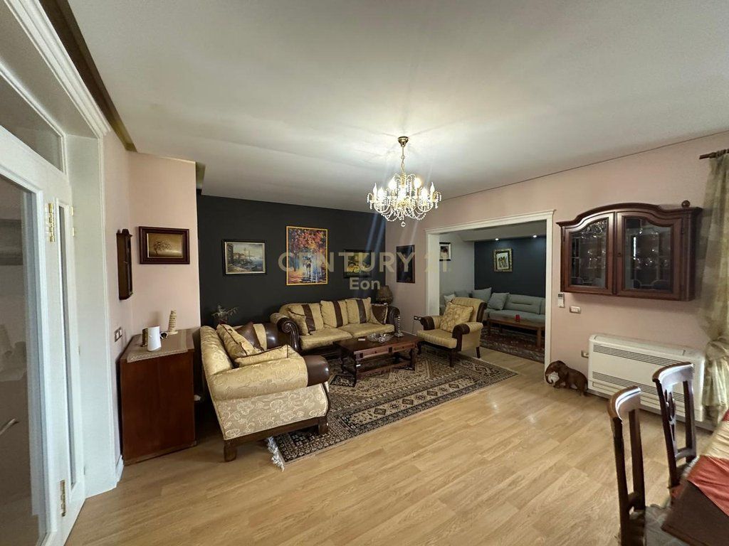 AFFITTIAMO APPARTAMENTO 3+1+2 CON VISTA MARE A VOLLGA DURRES !