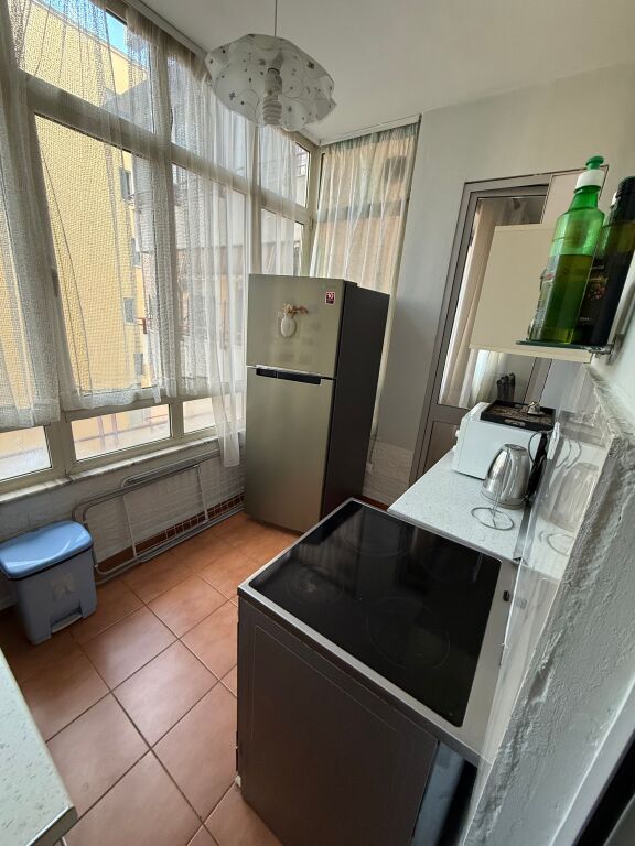 Jepet me qera apartament 1+1 ne qender tek Selvia vetem per Airbnb 520 euro