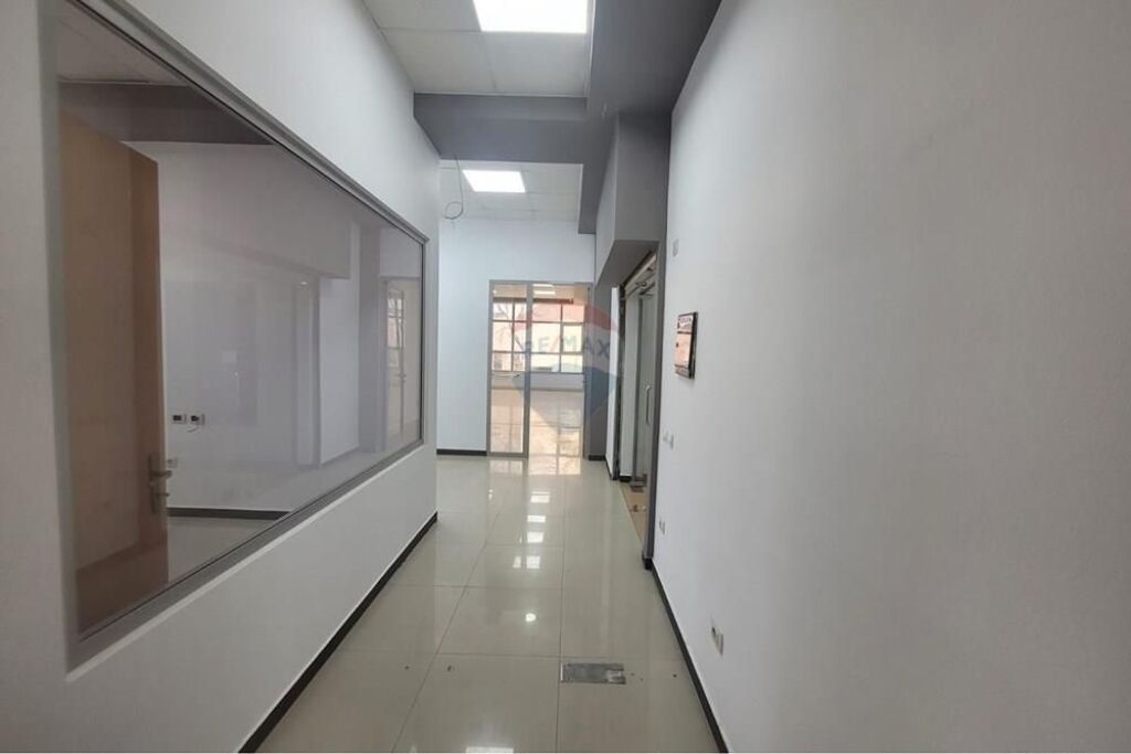 Office - For Rent - Myslym Shyri, Tirana