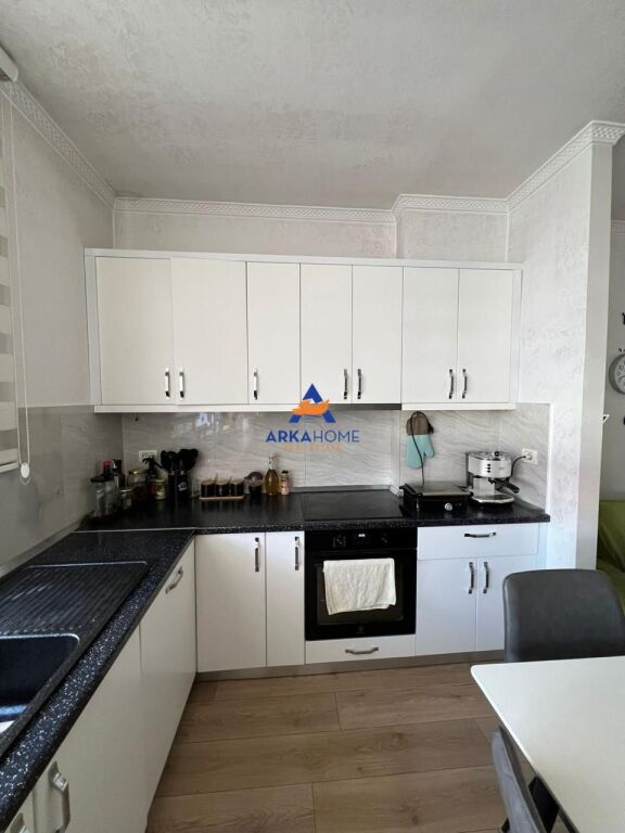 VENDESI APPARTAMENTO 3+1+2+BALCONE "A YZBERISHT" 210.000 EURO