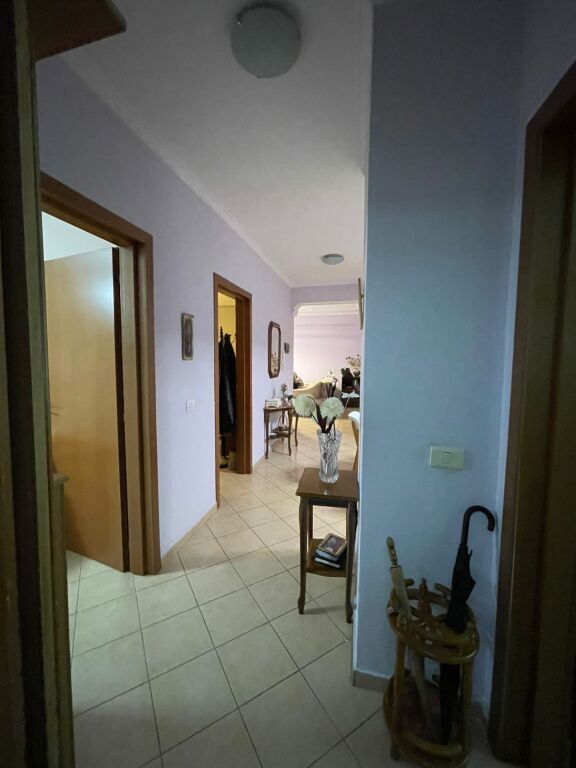 Jepet me qira apartament 2+1+2 - pranë Garden Building, Rruga e Kavajës