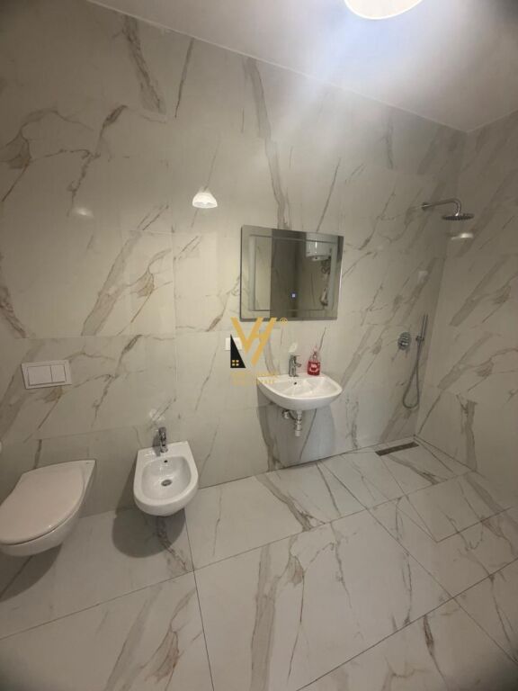 UFFICIO 122 M2 IN AFFITTO A KOM.ARLIS, VIA DIBRA 60.000 LEKE