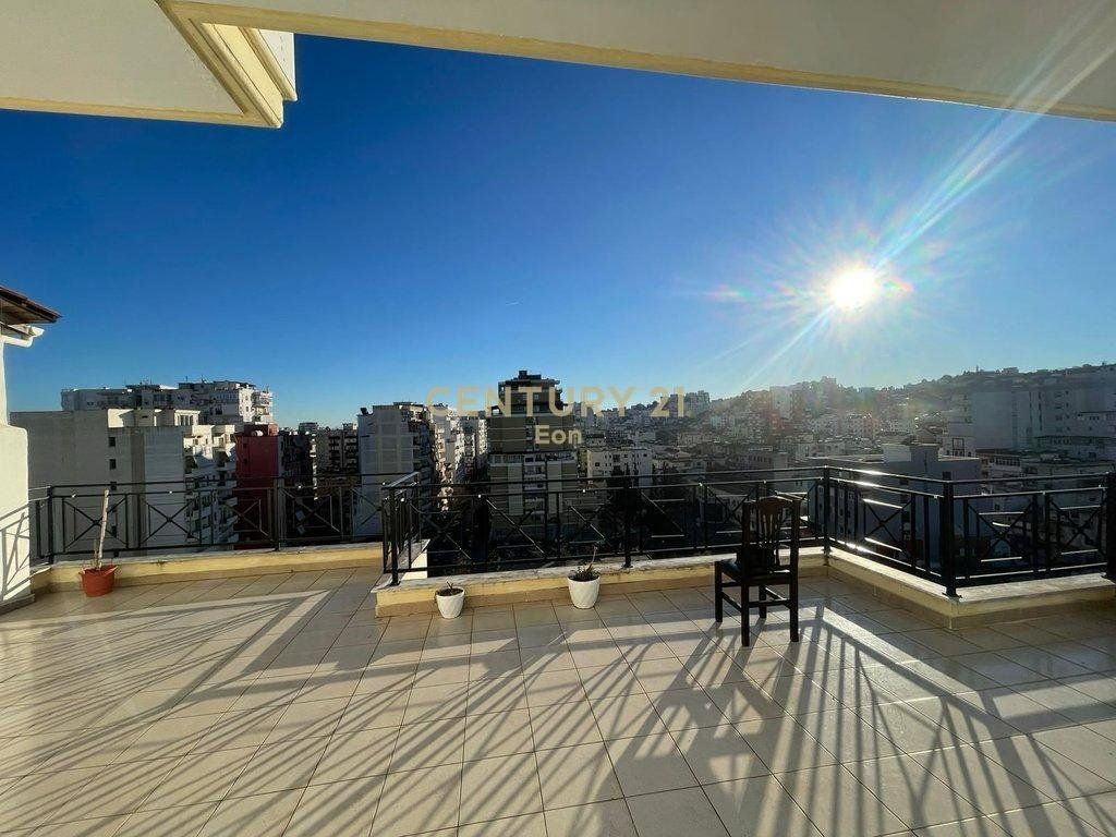 Apartament 1+1 + Verande me Qira në Lagja nr.6, Durrës !