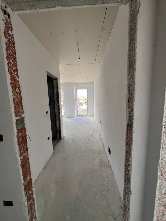 🏡 Shitet apartament 2+1 prane Tv Klan, mundesi pagese me Keste