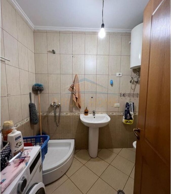 Shitet, Apartament 2+1+2+Post Parkimi, Unaza e Re, Tiranë