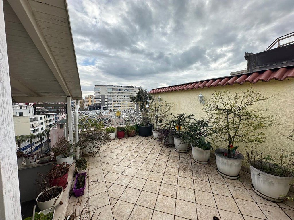 AFFITTIAMO APPARTAMENTO 3+1+2 CON VISTA MARE A VOLLGA DURRES !