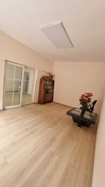 Premises for rent for business at Kafe Flora