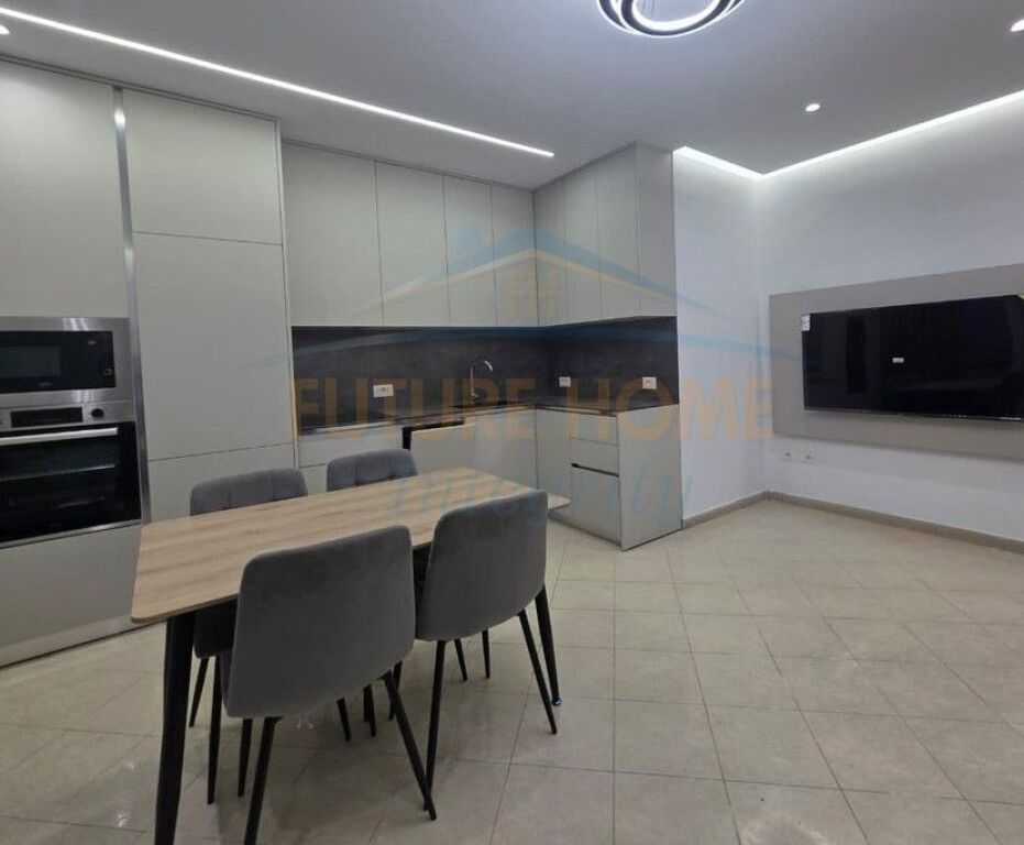 Qera, Apartament 2+1+2, Unaza e Re, Tiranë.