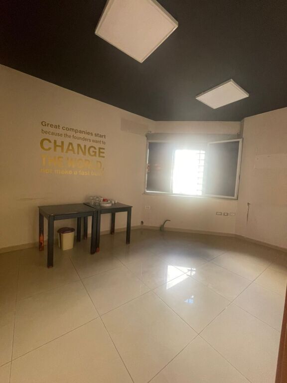 🏢Dibra Street, Halili Complex, business premises for rent with an area of 220m2 empty 2,500Euro (Gross)