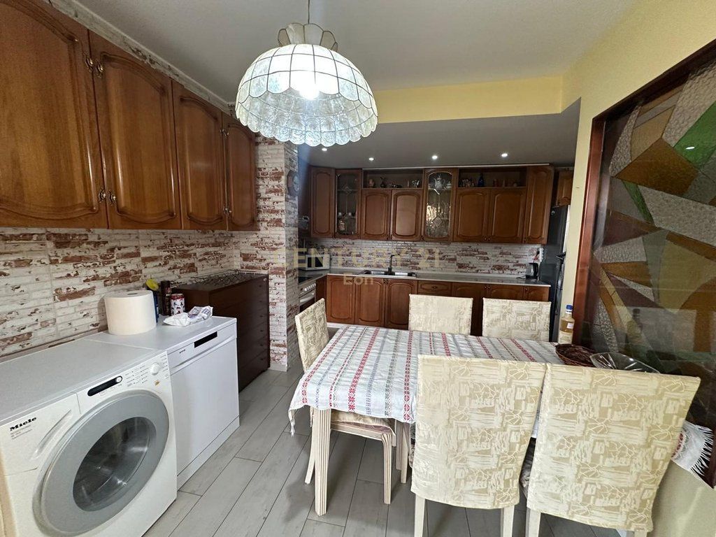 AFFITTIAMO APPARTAMENTO 3+1+2 CON VISTA MARE A VOLLGA DURRES !