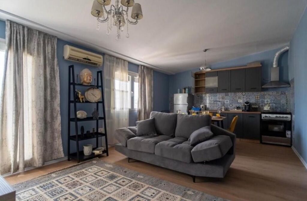 Apartament 1+1 me qira tek Rruga e Barrikadave!