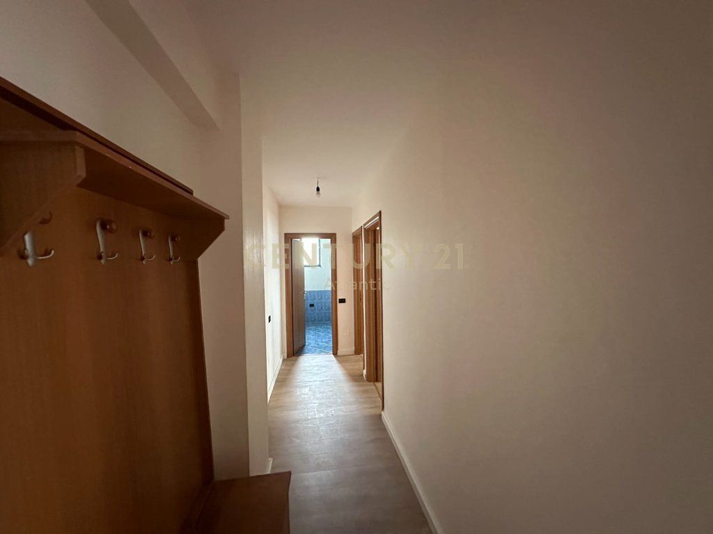 SHITET APARTAMENT 2+1 PRANE MARKAT DURRES!