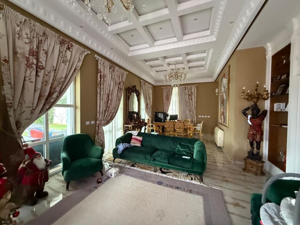 Villa for sale in Rolling Hills